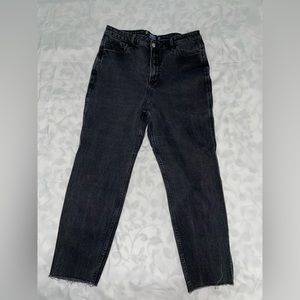 Hollister Co. Ultra high-rise washed black mom jeans. Size W31/L27